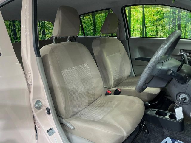 運転席シート廻りは使用感も少なく、良好な状態となっています。丁寧に使われていたことがよくわかりますね。