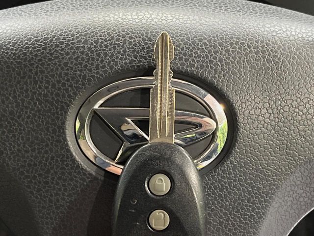 【キーレス】少し離れた場所からでもボタン一つでドアの開錠・施錠ができるのでとっても便利！ドアの鍵穴周りに傷をつけることもありません♪