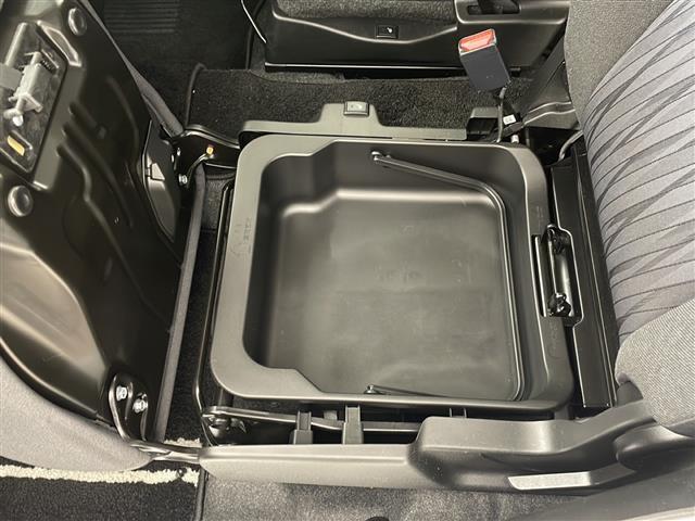 【ドリンクホルダー】長時間のドライブを快適に過ごすために、必須の車内アイテムですね。