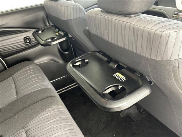 【ドリンクホルダー】長時間のドライブを快適に過ごすために、必須の車内アイテムですね。