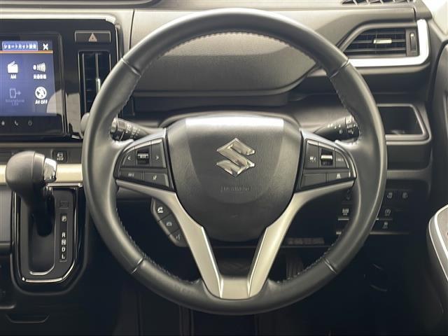 【ステアリング】軽い力で扱いやすいハンドルです。目立つ傷やスレなどなく綺麗な状態です！除菌プランいれていただくとさらに快適に！清潔なお車はお子様にも安心ですね！