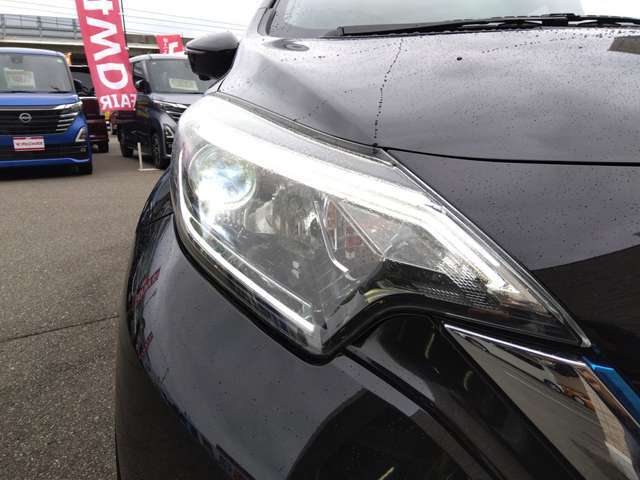 ☆禁煙車☆全周囲カメラ☆エマージェンシーブレーキ☆純正SDナビ☆フルセグTV☆Bluetooth☆スマートルームミラー☆クリアランスソナー☆LEDヘッドランプ☆ハーフレザーシート☆ETC☆