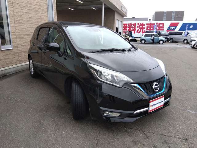 ☆禁煙車☆全周囲カメラ☆エマージェンシーブレーキ☆純正SDナビ☆フルセグTV☆Bluetooth☆スマートルームミラー☆クリアランスソナー☆LEDヘッドランプ☆ハーフレザーシート☆ETC☆