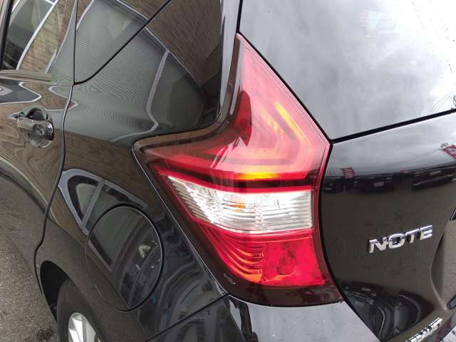 ☆禁煙車☆全周囲カメラ☆エマージェンシーブレーキ☆純正SDナビ☆フルセグTV☆Bluetooth☆スマートルームミラー☆クリアランスソナー☆LEDヘッドランプ☆ハーフレザーシート☆ETC☆