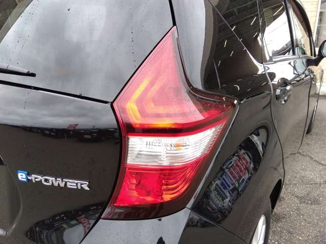 ☆禁煙車☆全周囲カメラ☆エマージェンシーブレーキ☆純正SDナビ☆フルセグTV☆Bluetooth☆スマートルームミラー☆クリアランスソナー☆LEDヘッドランプ☆ハーフレザーシート☆ETC☆