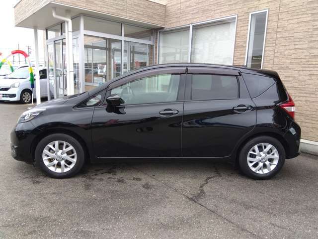 ☆禁煙車☆全周囲カメラ☆エマージェンシーブレーキ☆純正SDナビ☆フルセグTV☆Bluetooth☆スマートルームミラー☆クリアランスソナー☆LEDヘッドランプ☆ハーフレザーシート☆ETC☆