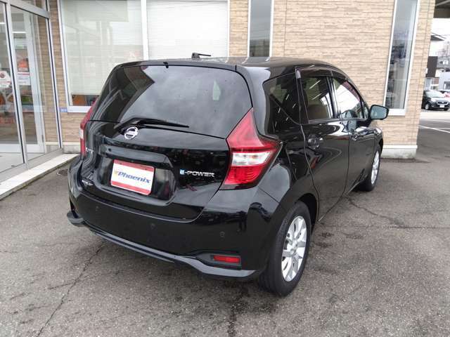 ☆禁煙車☆全周囲カメラ☆エマージェンシーブレーキ☆純正SDナビ☆フルセグTV☆Bluetooth☆スマートルームミラー☆クリアランスソナー☆LEDヘッドランプ☆ハーフレザーシート☆ETC☆