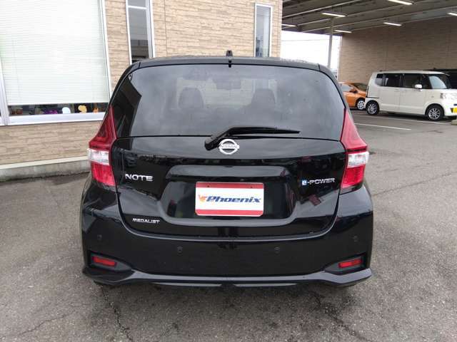 ☆禁煙車☆全周囲カメラ☆エマージェンシーブレーキ☆純正SDナビ☆フルセグTV☆Bluetooth☆スマートルームミラー☆クリアランスソナー☆LEDヘッドランプ☆ハーフレザーシート☆ETC☆