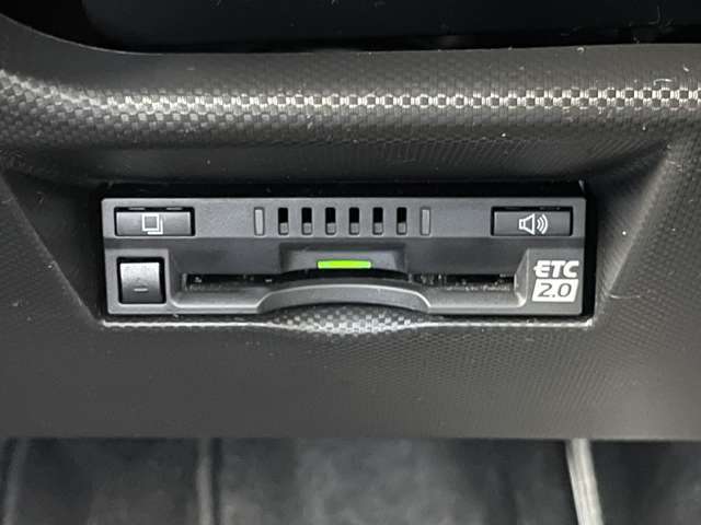 ◆【ETC】有料道路を利用する際に料金所で停止することなく通過できる、ETC車載器（ノンストップ自動料金収受システム機器）が装備されています。セットアップを行うことで利用可能になります。