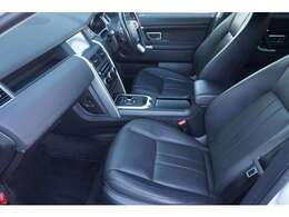 洗練された車内は広々と快適性のある空間です。