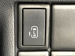 【パワースライドドア】スマートキーや運転席のスイッチでスライドドアの開閉が可能♪電動だから力を入れてドアを開ける必要が無く、小さいお子様でも、重い荷物を持っている時もラクに開け閉めできます♪