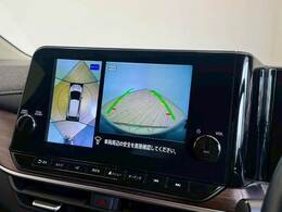 【アラウンドビューモニター】を装備しております。全周囲カメラで危険察知。狭い駐車場でも安心して駐車できますね。
