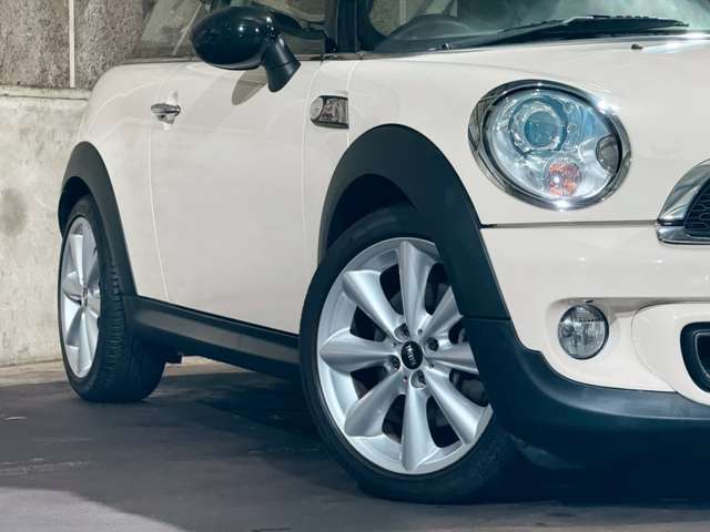 ★エンジンは、BMWとプジョー、シトロエンを統括するPSAグループの共同開発されたプリンスエンジンを搭載。クーパーSでは直噴ターボが搭載され、低速トルクが厚く市街地でもゆとりある加速が魅力の1台★