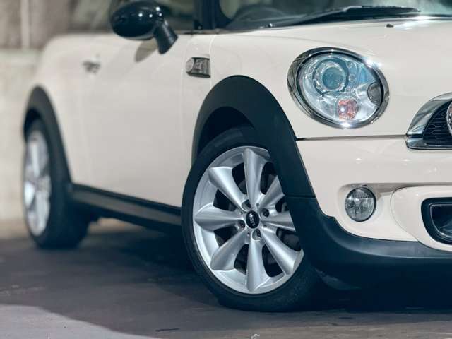 ★デビュー当時のコンセプトは「変わらない良さ」がコンセプトで、外観は初代のキープコンセプトで、初代から僅かながらサイズアップしたもののミニらしい可愛らしいデザインが魅力の1台です。★