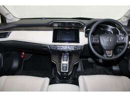 視界と視認性に優れたインパネ廻りに統一感の有るデザインで全体をスッキリと、スイッチ類は見やすく分かりやすいレイアウトに！