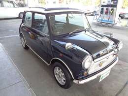 ガソリンスタンド2店舗運営。会議室、リラックスルーム、シャワールームなど働きやすい環境作りを目指してこれからも「お客様を幸せにする」の経営理念のもと、スタッフ全員で「おもてなし日本一」を目指します！