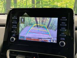 【バックカメラ】駐車時に後方がリアルタイム映像で確認できます。大型商業施設や立体駐車場での駐車時や、夜間のバック時に大活躍！運転スキルに関わらず、今や必須となった装備のひとつです！