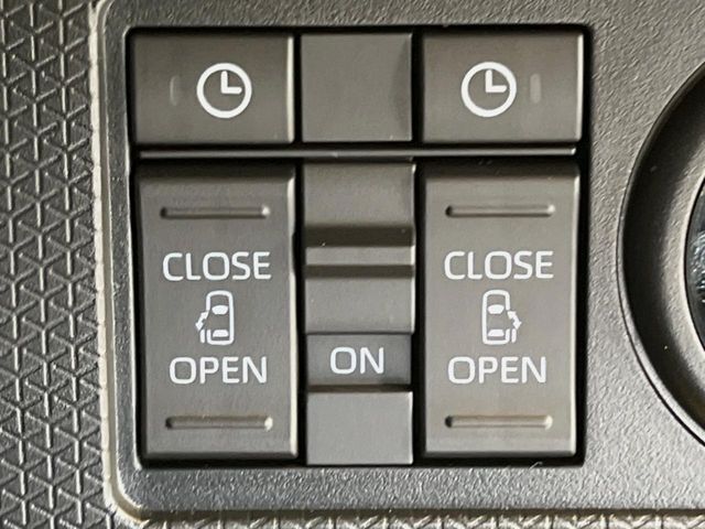 【両側パワースライドドア】スマートキーや運転席のスイッチで後席両側スライドドアの開閉が可能♪電動だから力を入れてドアを開ける必要が無く、小さなお子様でも簡単に開け閉めでき快適です♪