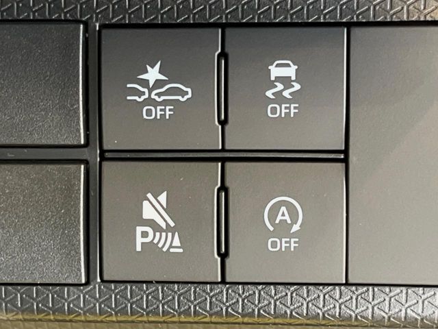 【スマートアシスト】走行中に前方の車両等を認識し、衝突しそうな時は警報とブレーキで衝突回避と被害軽減をアシスト。より安全にドライブをお楽しみいただけます。