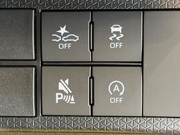 【スマートアシスト】走行中に前方の車両等を認識し、衝突しそうな時は警報とブレーキで衝突回避と被害軽減をアシスト。より安全にドライブをお楽しみいただけます。
