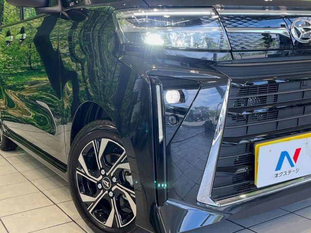 【LEDヘッドライト】悪天候や夜間走行時も良好な視界を確保し安心して運転できる高輝度LEDヘッドライトを装備！点灯速度が早く、消費電力も抑えられています。