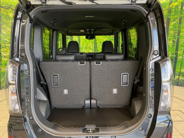 普段のお買い物や通勤、送迎等に十分な荷室スペースを確保しております。セカンドシートを倒すと、大きな荷物の積載も可能です♪