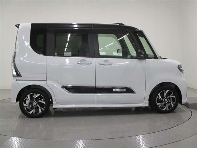 両側パワースライドドア付きだから、狭い駐車スペースなどでの 乗り降りラクラク！小さなお子さまのいるご家庭には嬉しい装備。