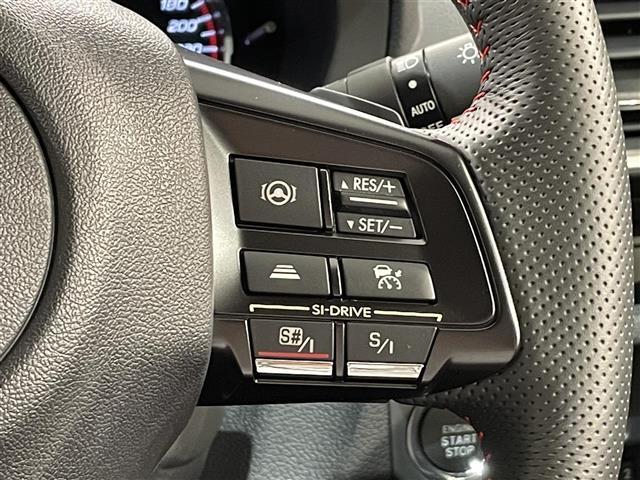 【アダプティブクルーズコントロール】設定した車速内で自動で加減速♪先行車との車間距離を適切に維持した追従走行が可能です♪