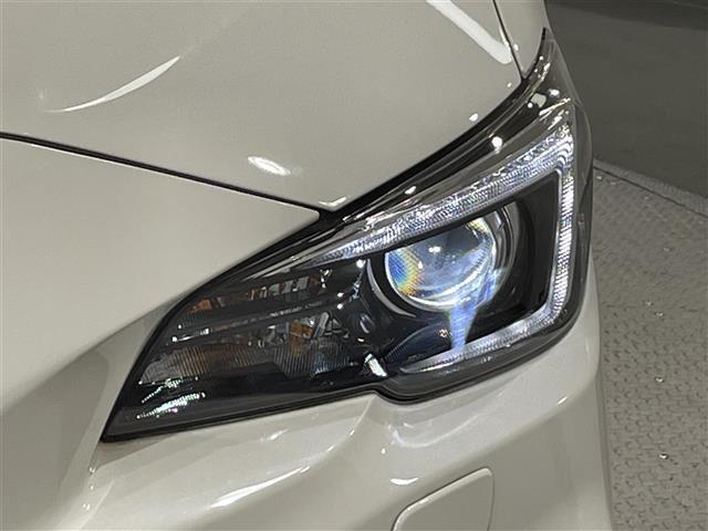 【オートLEDヘッドライト】オートライト機能で消し忘れなし。ハロゲンヘッドランプより明るく遠くを照射。視認性、スタイリッシュな白色光が魅力です。