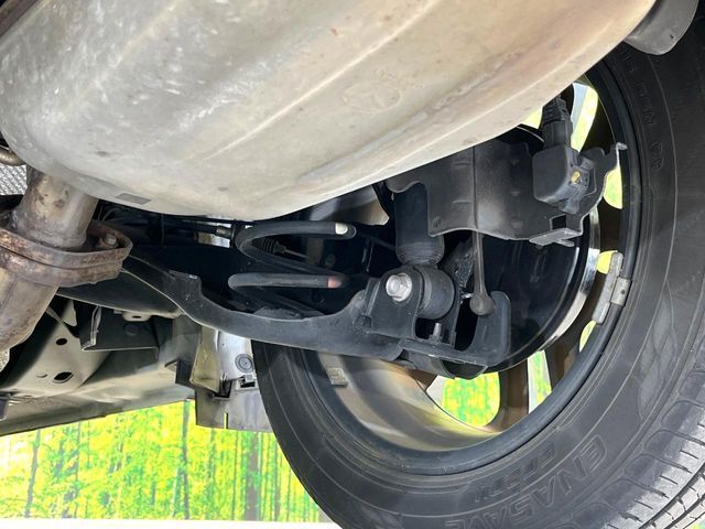 お車を安心してお乗りいただく為には、足回りの定期点検が欠かせません。サービスサポート（有償保証）では無料点検もご提供しており、安心のカーライフをお過ごしいただけるサポート体制が整っています。