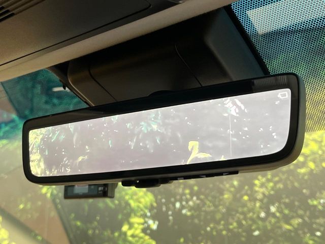 【デジタルインナーミラー】後席の大きな荷物や同乗者で後方が確認しづらい時でも安心！カメラが撮影した車両後方の映像をルームミラー内に表示。クリアな視界で状況の確認が可能です！