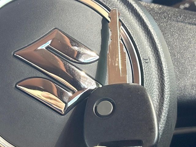【キーレス】少し離れた場所からでもボタン一つでドアの開錠・施錠ができるのでとっても便利！ドアの鍵穴周りに傷をつけることもありません♪