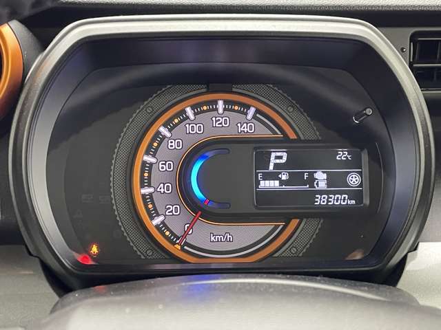 【　メーター　】メーターまわりも鮮やかに照らし出され、デザイン、安全性ともにバッチリですね♪