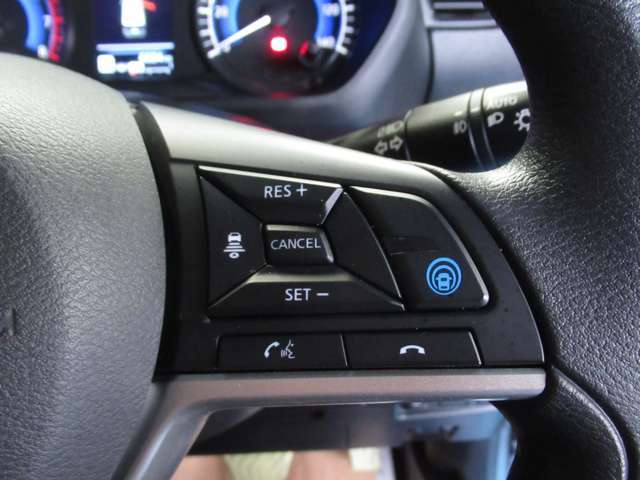 運転支援システム　プロパイロット高速道路のロングドライブに運転が苦手なかたへ車間や車線をキープしてくれます