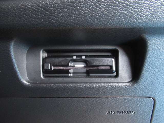 高速料金所をノンストップで決済通過出来るETC装備