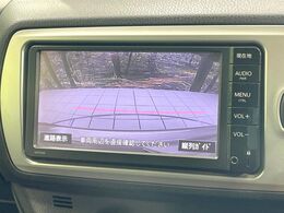 【バックカメラ】駐車時に後方がリアルタイム映像で確認できます。大型商業施設や立体駐車場での駐車時や、夜間のバック時に大活躍！運転スキルに関わらず、今や必須となった装備のひとつです！