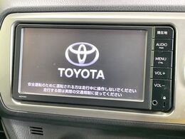 【純正ナビ】人気の純正ナビを装備しております。ナビの使いやすさはもちろん、オーディオ機能も充実！キャンプや旅行はもちろん、通勤や買い物など普段のドライブも楽しくなるはず♪