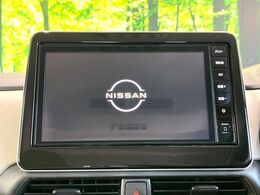 【純正ナビ】人気の純正ナビを装備。オーディオ機能も充実しており、Bluetooth接続すればお持ちのスマホやMP3プレイヤーの音楽を再生可能！毎日の運転がさらに楽しくなります！！