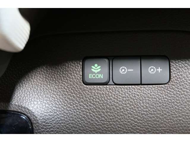 ECONボタンで低燃費モードに☆☆☆ECONスイッチを上手に使ってエコドライブ♪♪環境にもお財布にも優しい装備です☆☆☆