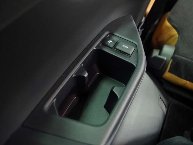 カーセンサーを見て電話しましたとお伝え下さい。078-261-1261までお気軽にお電話下さい。全国納車可能です。納車方法に関してもお気軽にご相談ください。