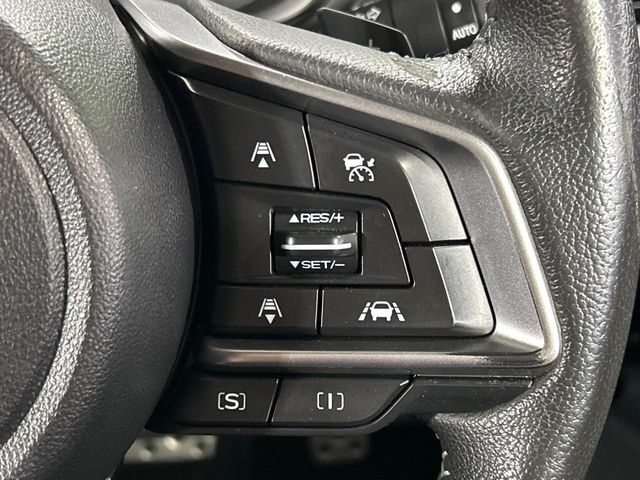 【全車速追従機能付クルーズコントロール】高速道路での長距離走行が楽に！！自動で速度を保つクルーズコントロールが、衝突軽減システムと連携し、前方の車両を感知して車間を保つように速度調節してくれます！！