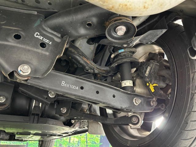 お車を安心してお乗りいただく為には、足回りの定期点検が欠かせません。サービスサポート（有償保証）では無料点検もご提供しており、安心のカーライフをお過ごしいただけるサポート体制が整っています。