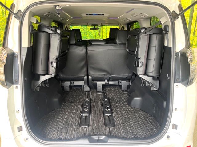 普段のお買い物や通勤、送迎等に十分な荷室スペースを確保しております。セカンドシートを倒すと、大きな荷物の積載も可能です♪