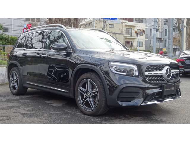 新型「GLA」とともに2020年6月に国内に導入された「メルセデス・ベンツGLB」。いずれもメルセデスのエンジン横置きFF車用シャシー「MFA2」を使う。