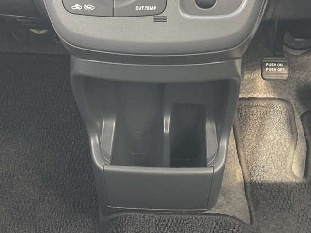 第三者機関の整備・鈑金工場と提携し、アフターサービスも充実！納車後もお客様の愛車のサポートをさせていただきます。