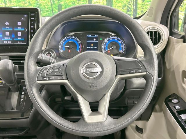 ステアリングも使用感が少なく、きれいな状態となっております♪