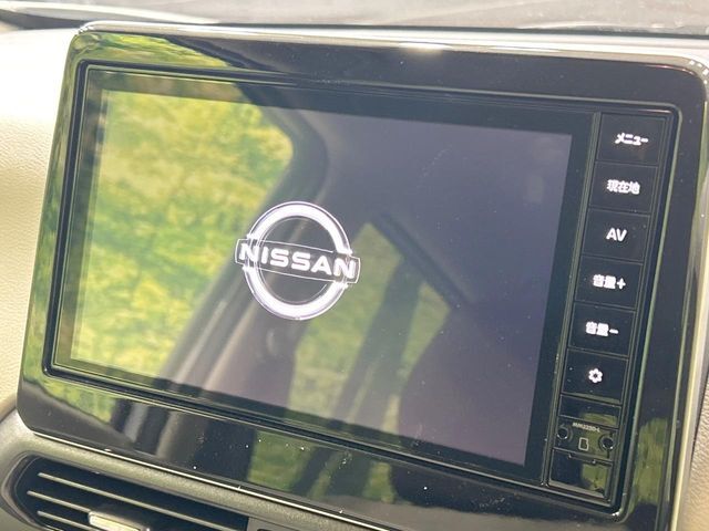 【純正9型ナビ】人気の純正ナビを装備。オーディオ機能も充実しており、Bluetooth接続すればお持ちのスマホやMP3プレイヤーの音楽を再生可能！毎日の運転がさらに楽しくなります！！