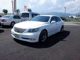 展示車両は厳正な車両チェックを実施しております。もちろん全車室内クリーニング済みになっております。（トラック等一部車種は除きます）