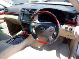 展示車両は納車前に法定12ヶ月点検を実施！全車60日もしくは3000kmの保証（無償）をお付けいたします。（輸入車旧車は除く）