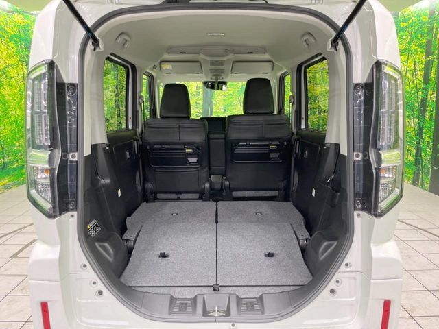 普段のお買い物や通勤、送迎等に十分な荷室スペースを確保しております。セカンドシートを倒すと、大きな荷物の積載も可能です♪